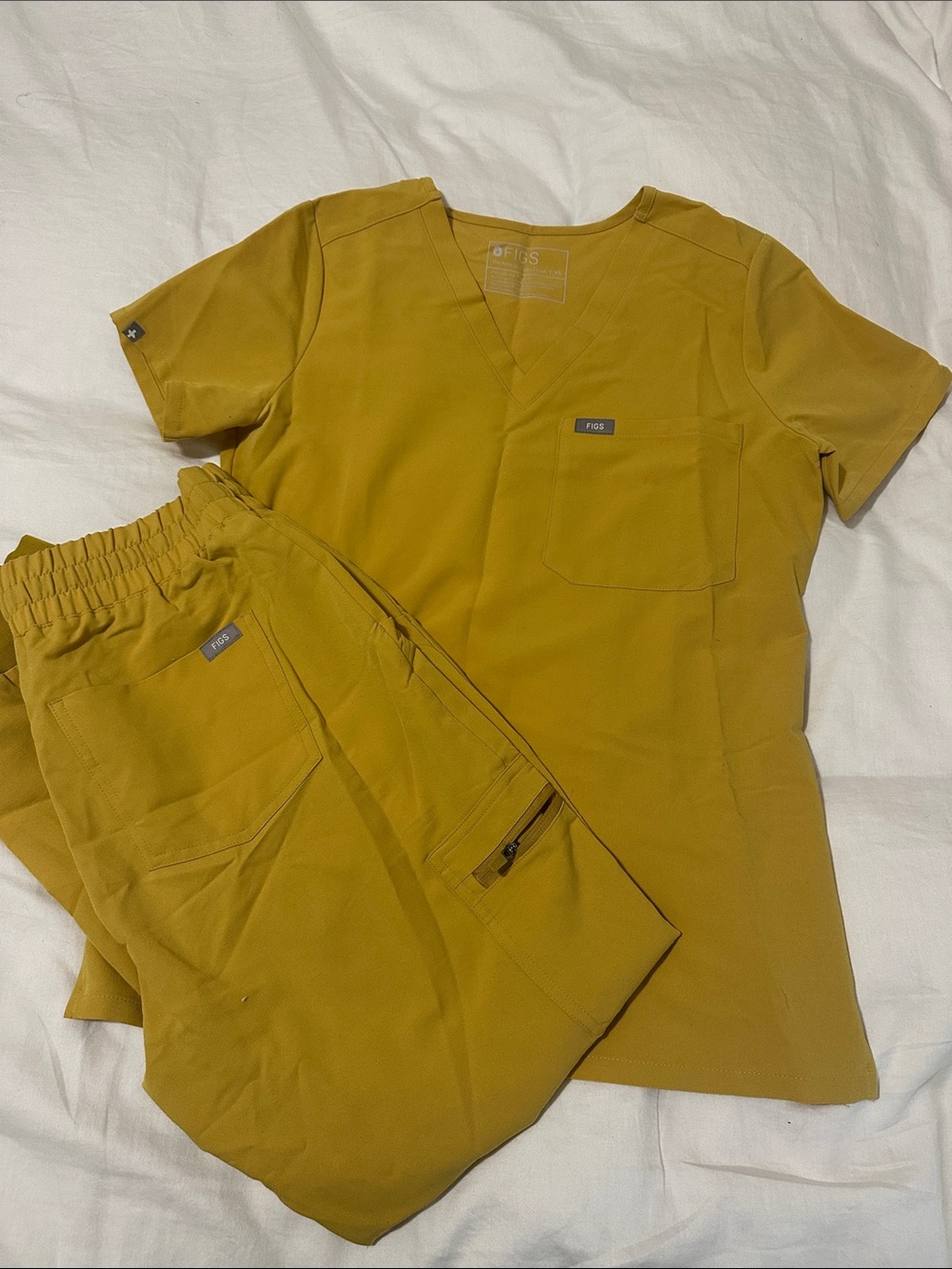 Figs Gold Two piece set
